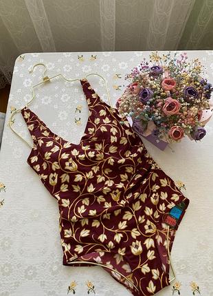 Актуальний суцільний купальник