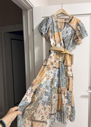 Гарна святкова сукня міді з тенселю італія верх на запах з ременем