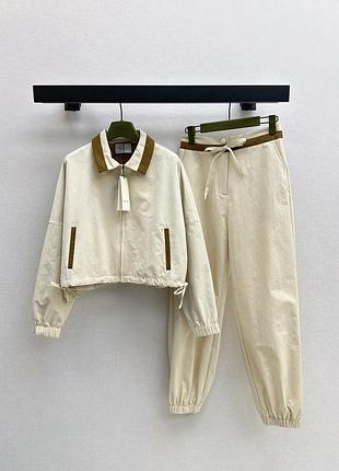 Костюм жіночий