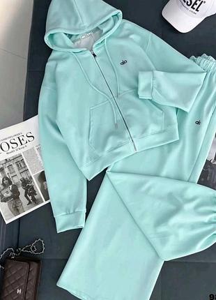 Костюм спортивный женский молодежный