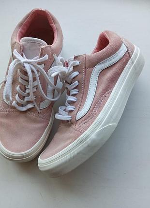 Замшевые качественные кеды от известного бренда