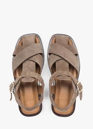 Сірі бархатні сандалі від estro.