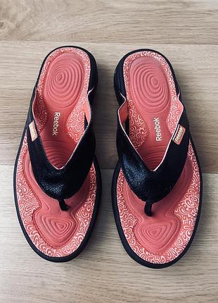 Жіночі вʼєтнамки  reebok