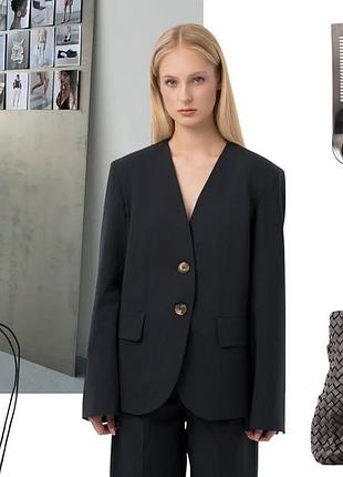 Приталенный пиджак блейзер без лазеров на пуговицы в золотом цвете тренд сезона