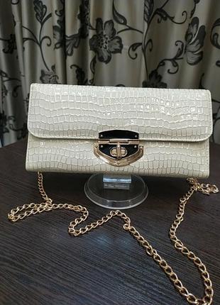 Клатч лаковий