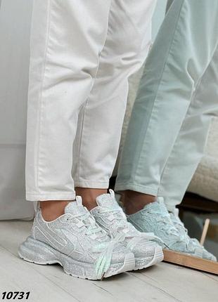 Кросівки жіночі 2