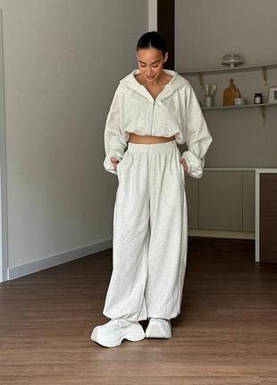 Женский стильный спортивный костюм