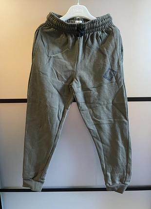 Спортивні штани утеплені f&f на 7-8 років,