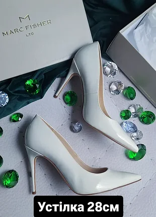 Marc fisher оригінал світлі кремові лакові туфлі лодочки на шпильці