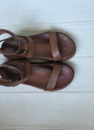 Босоніжки, босоножки, гладіатори