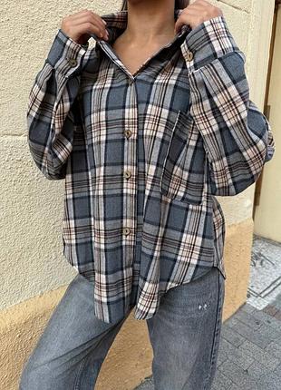 Женская рубашка в клетку на пуговицах голубая