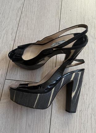 Туфлі prada