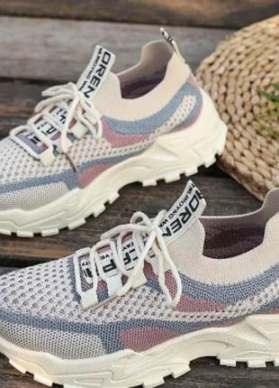 Женские кроссовки.