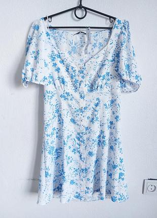 Милое пдатье в цветочный принт