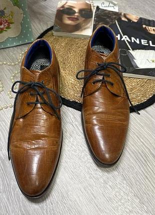 Черевики нлегантне взуття туфлі bugatti