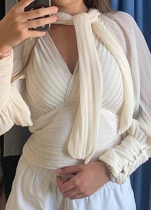 Молочна блуза з буфами zara, розмір s, легкий плісований матеріал