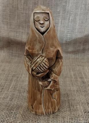 Богиня макошь. дерев'яна статуетка ручної роботи. різьблення по дереву.