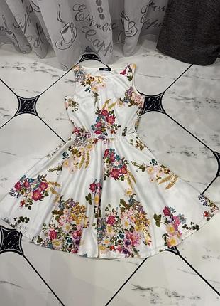 Жіноча літня сукня в квіти