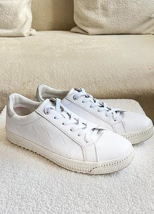 Жіночі білі кеди від bugatti