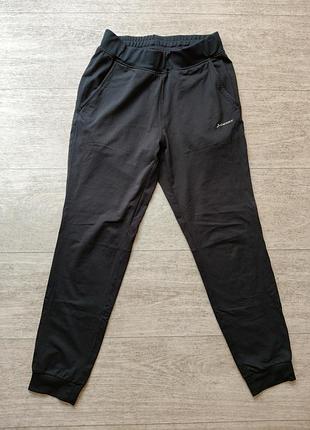 Спортивні штани на хлопця підлітка