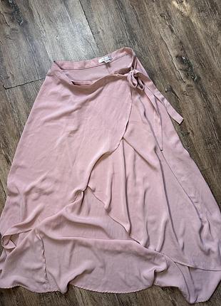 Длинная атласная юбка на запах с воланами