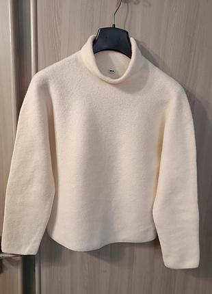 Молочный свитер с горлом гольф водолазка uniqlo