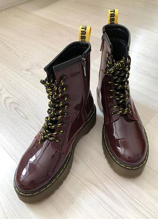 Ефектні черевики dino vittorio з лакованої шкіри