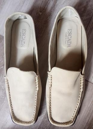 Лофери -мокасини escada шкіряні,кольору топленого молока.ручна робота.