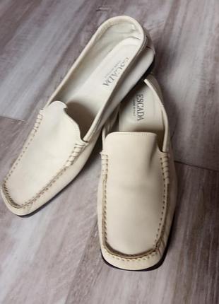 Лофери -мокасини escada шкіряні,кольору топленого молока.ручна робота.