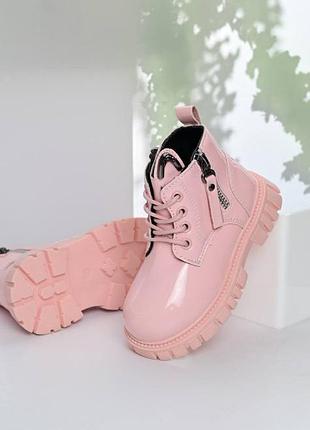 Детские лакированные утепленные сапожки