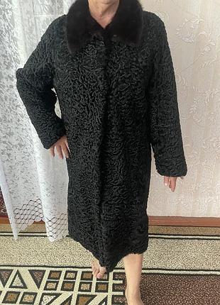 Жіноча шуба із каракуля