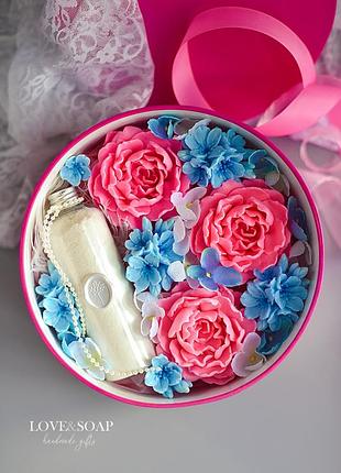 Подарочный набор косметики ручной работы пиона