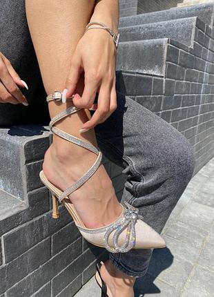 Туфлі беж з бантиком туфлі на каблуку на завʼязках туфлі з камінчиками блискучі туфлі на підборах атласні світлі туфлі на шпильці туфлі з стразами