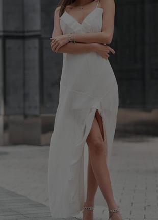 Довга молочна сукня м