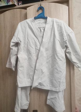 Костюм для карате на розмір с-м.догі.