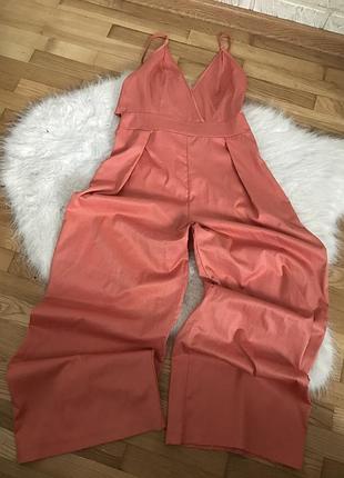 Красивий ромпер кюлотами з відкритою спинкою