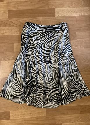 Атласна спідниця