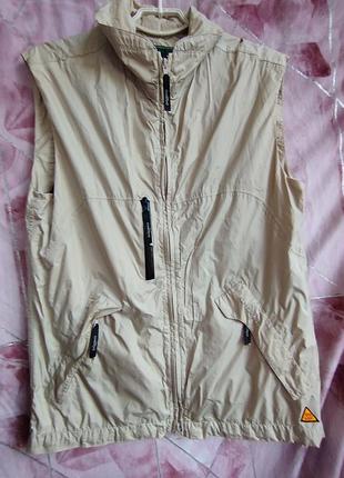 Жилет, безрукавка