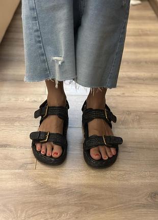 Черные босоножки/сандали на пооской подошве с пряжками reserved