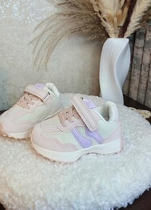 Дитячі кросівки для дівчинки