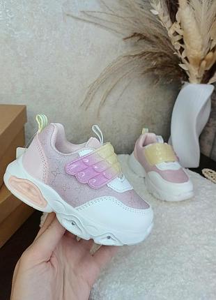 Дитячі кросівки для дівчинки
