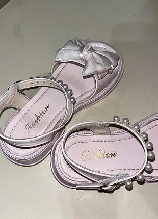 Босоніжки дитячі 2