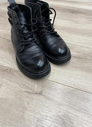 Чіночі ботінки