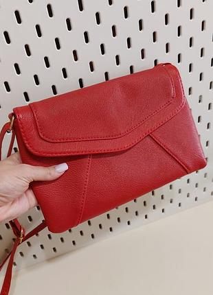 Женская сумочка из искусственной кожи.