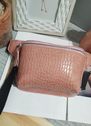 Качественная сумка на пояс бананка розовая барсетка принт кожа рептилии сумочка4 фото