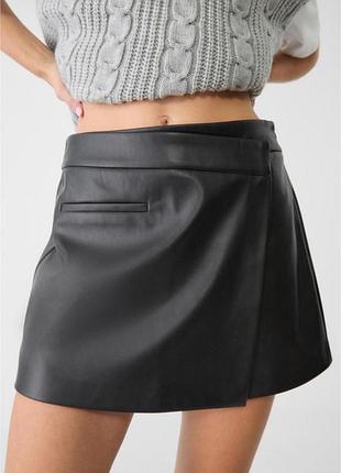 Шорти-спідниця шкіра stradivarius