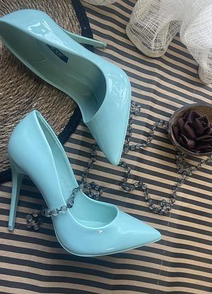Лакові туфлі лодочки на шпильці