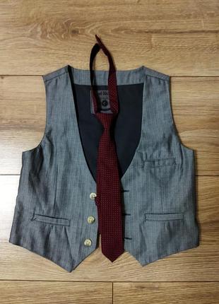 Жилет с галстуком