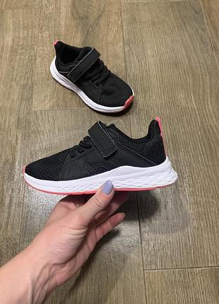 Легенькі кросівки для дитини фірми george