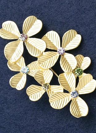 Брошь листочки эмаль желтая, со стразами